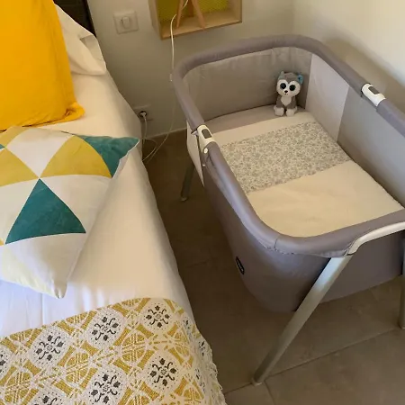 Lovers And Baby Option Parking Cassis