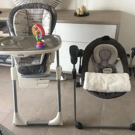 Lovers And Baby Option Parking Apartment