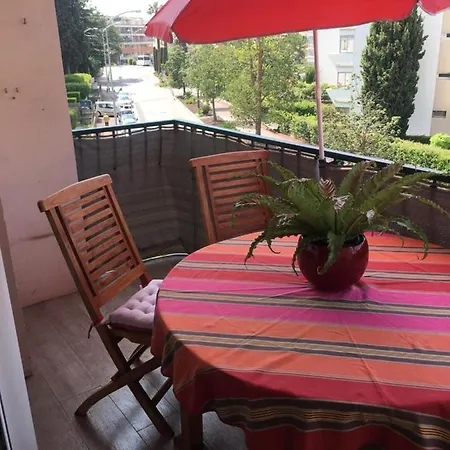 Lovers And Baby Option Parking Apartment