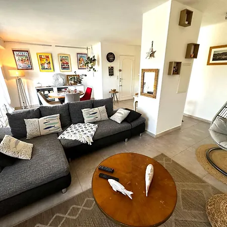 Village Options Parking And Baby * Cassis