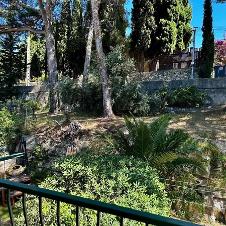 Village Options Parking And Baby * Cassis